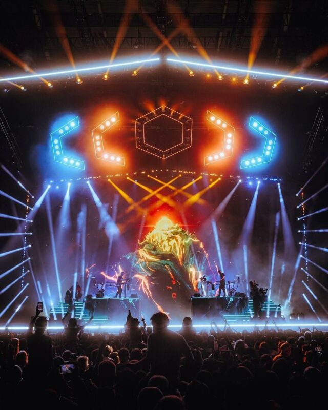 ODESZA’s latest tour is a powerful tribute to their album ‘The Last Goodbye.’ Gateway is enhancing Odesza’s dynamic mix of visuals, pyrotechnics, lighting, and live instrumentation with ROE Visual LED IMAG screens, NovaStar processing, Panasonic 4K cameras, and Ross Video systems. After a three-night run at Madison Square Garden, ‘The Last Goodbye Finale’ will next captivate audiences at Folsom Field. 📸: @pdbym, @ferrufilms, @fromthefansmag, @jbajsel, @neilchancameraman, & @rubenc_photography #video #videogear #roevisual #novastartech #panasonic #rossvideo #odesza #thelastgoodbye #thelastgoodbyefinale #liveevents #liveeventproduction #productionexcellence #MSG #FolsomField
